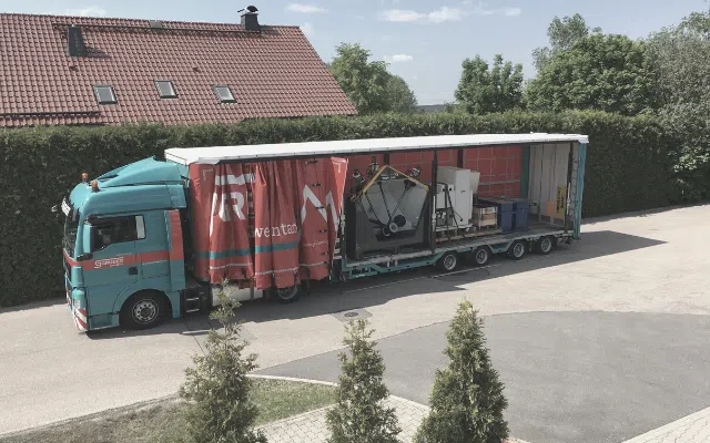 On-Site machine transport by truck
